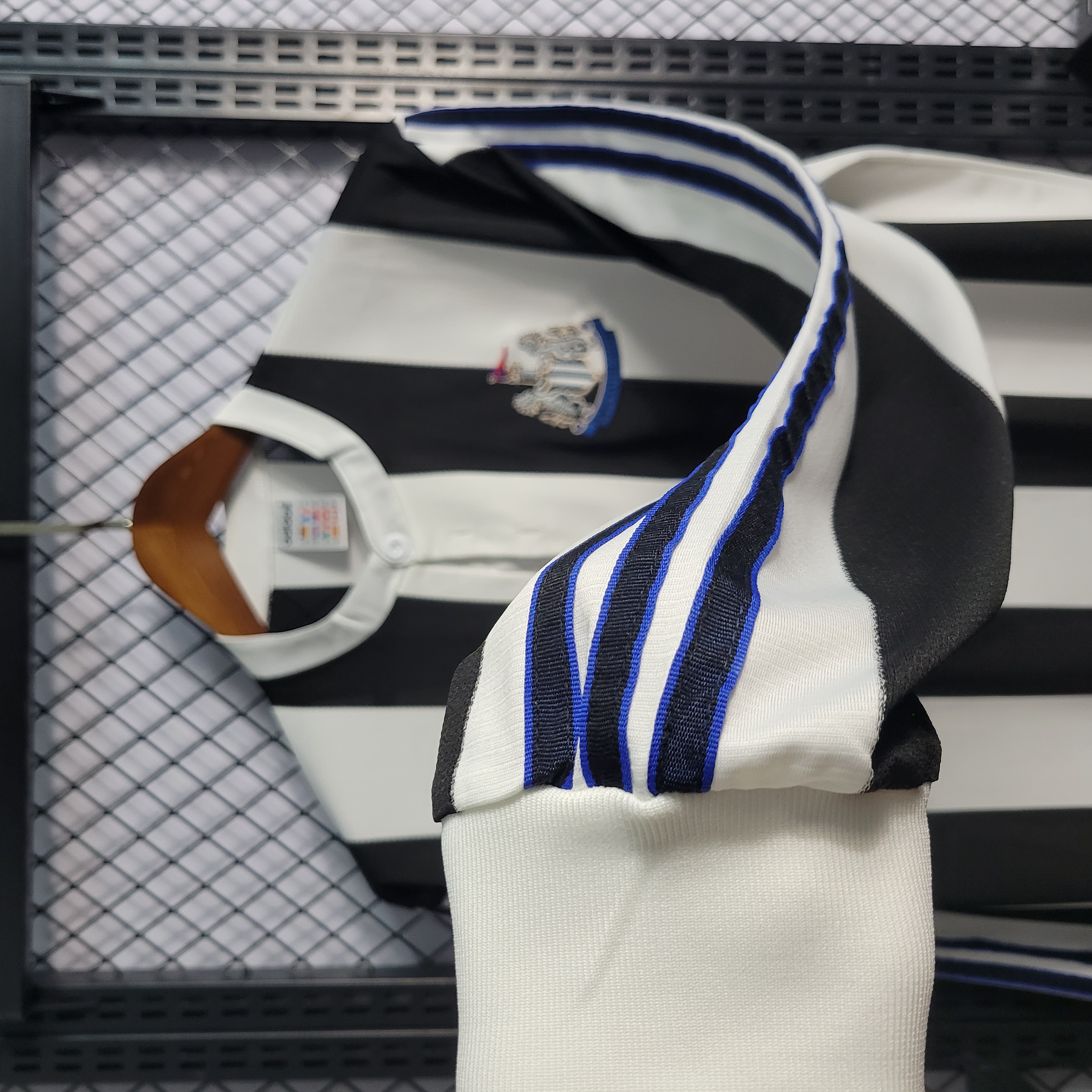 AlphaJersey-Retro Newcastle United 1995-97 Home Long Sleeve Jersey