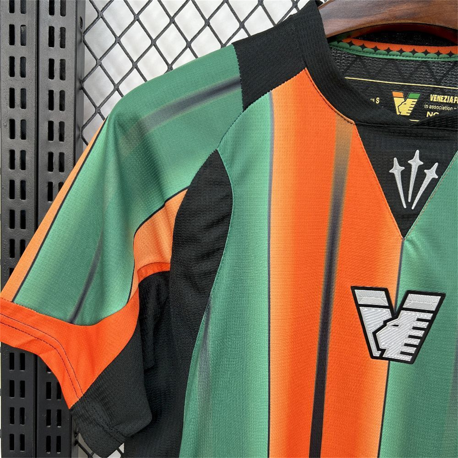 AlphaJersey-Venezia FC 25-26 Orange And Green Unsponsored Special Jersey - Fans Version