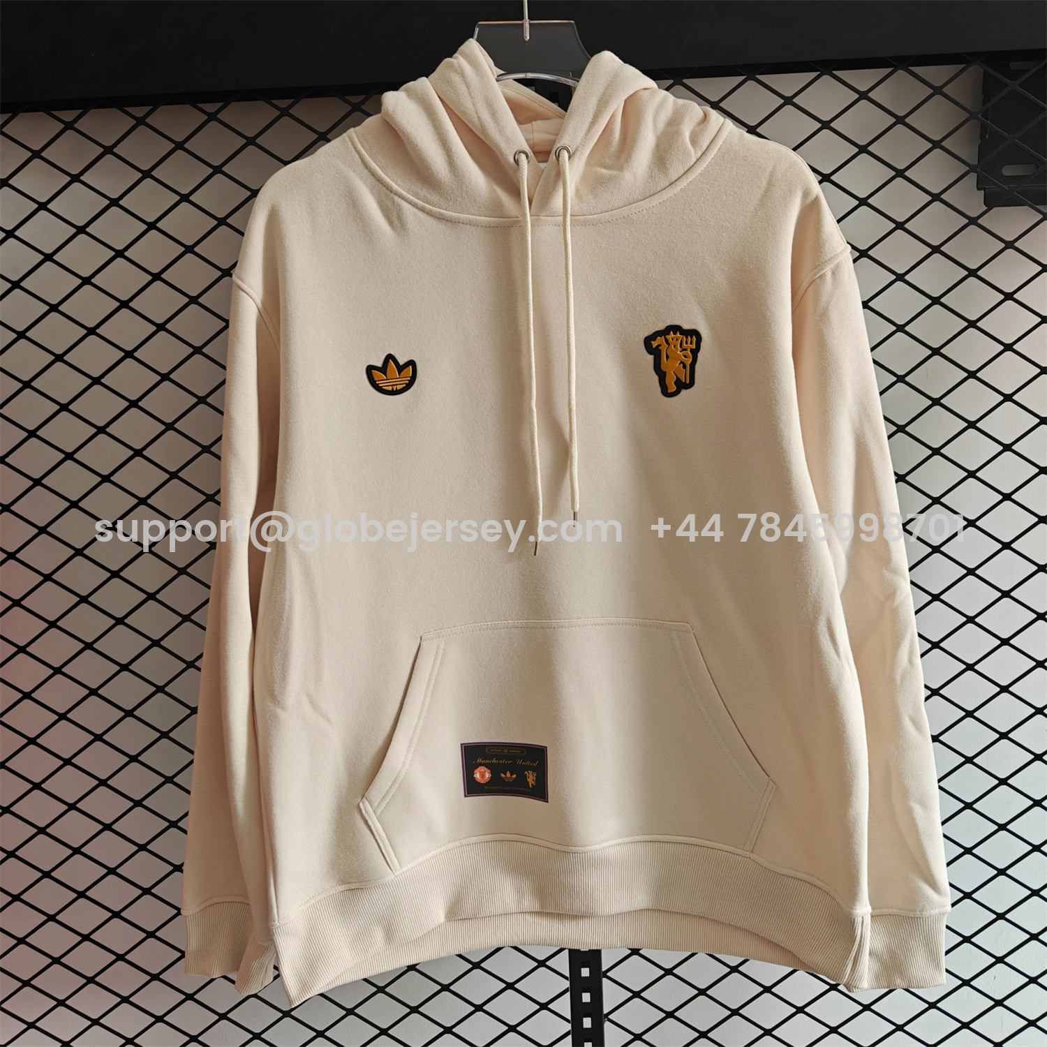 AlphaJersey-Manchester United 25-26 Originals Terrace Icon Unisex Pullover Hoodie with Yellow Logo