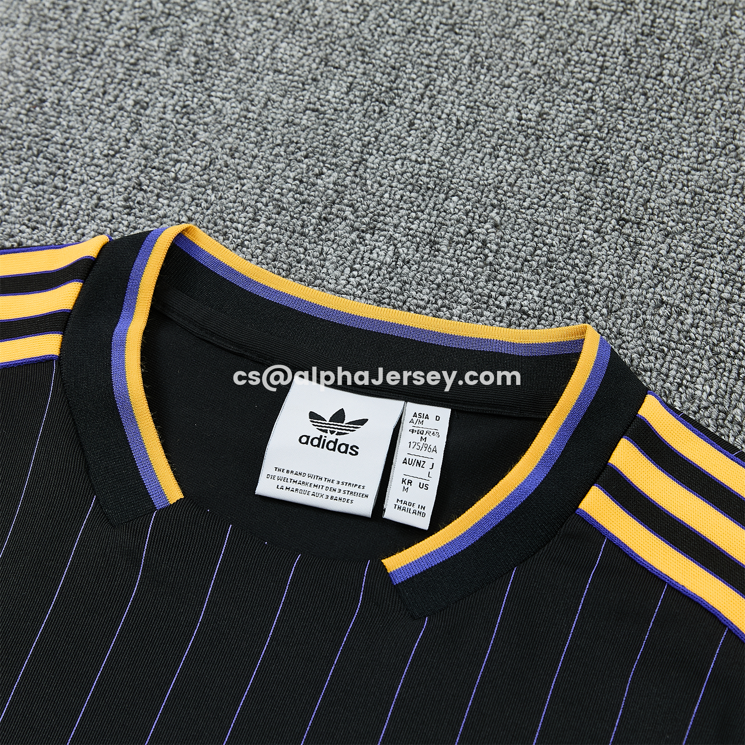 AJ-AlphaJersey-Manchester United 25-26 Retro Style Short-Sleeve Training Set - Black With Yellow Accents Top & Pants