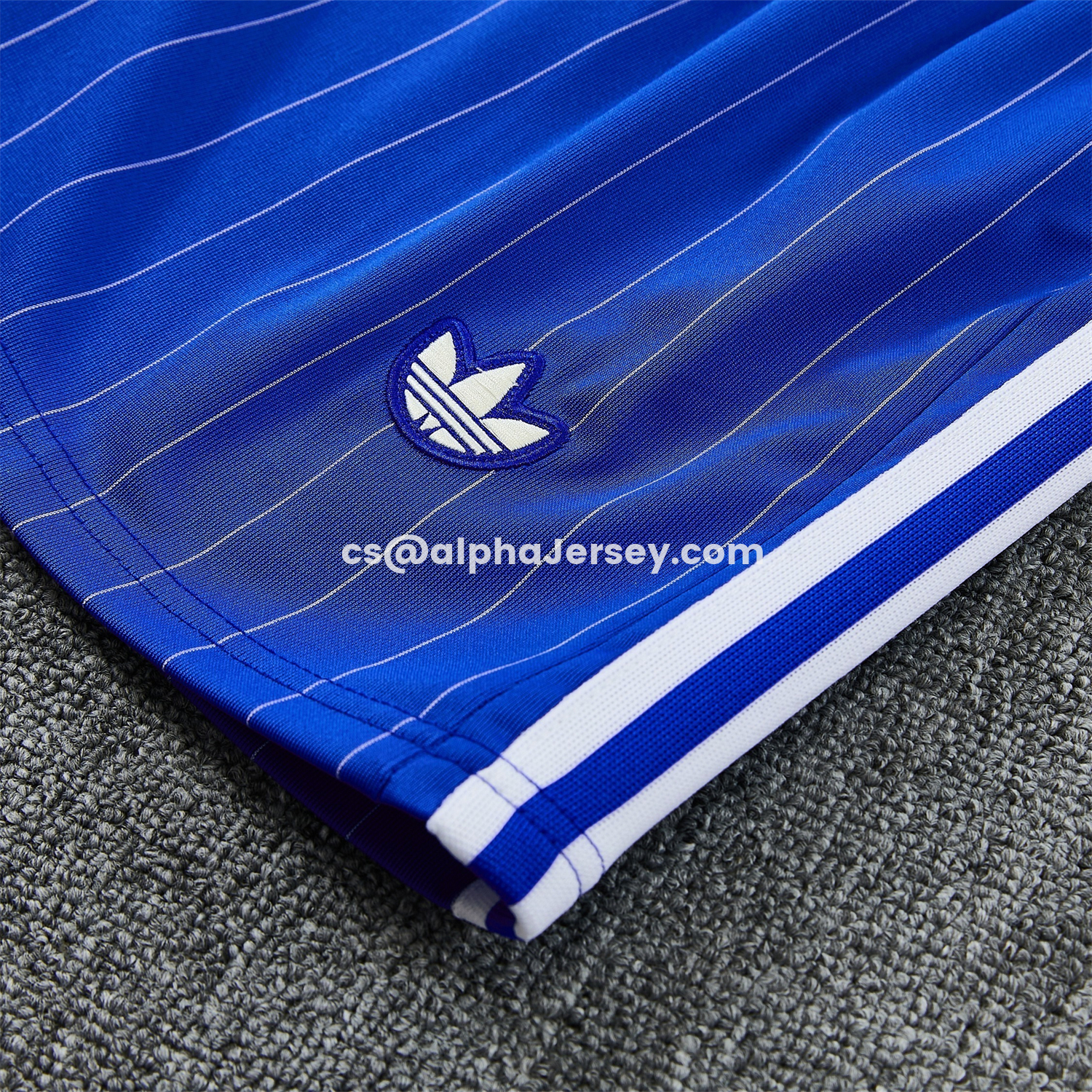 AJ-AlphaJersey-C.H.E.L.S.E.A 25-26 Retro Style Short-Sleeve Training Set - White Top & Blue Stripes Pants