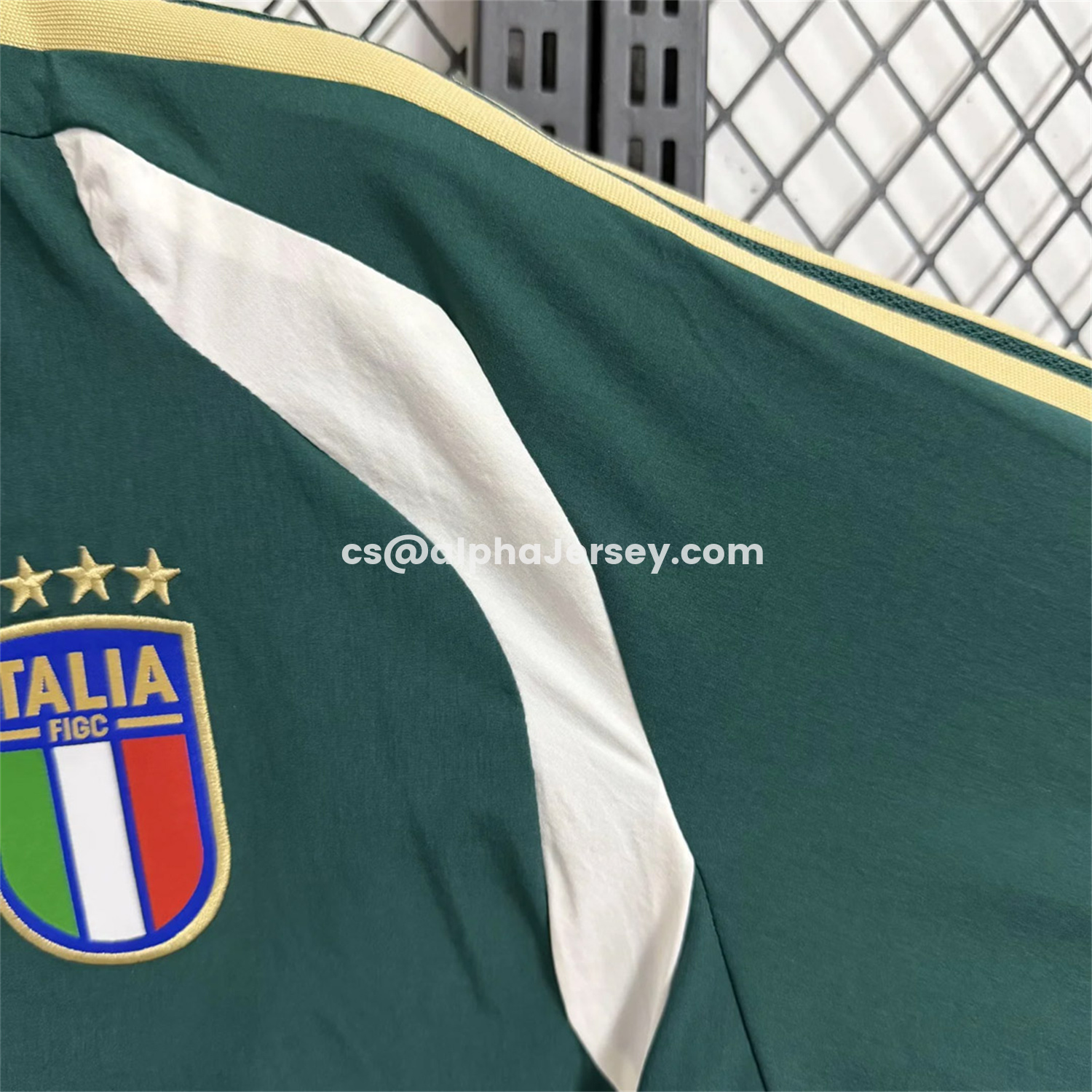 AJ-AlphaJersey-Italy 2026 Retro Style Windbreaker Jacket - Dark Green With White Sleeves