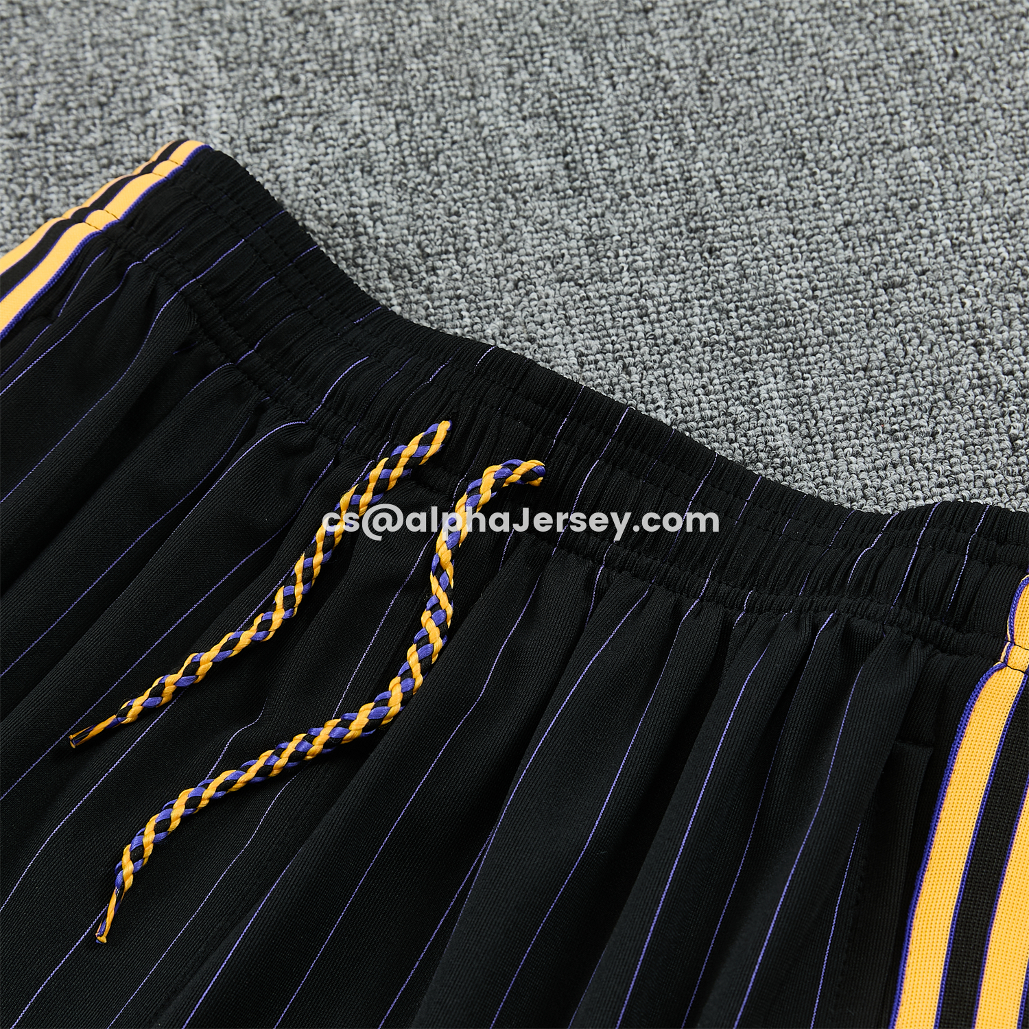 AJ-AlphaJersey-Manchester United 25-26 Retro Style Short-Sleeve Training Set - Black With Yellow Accents Top & Pants