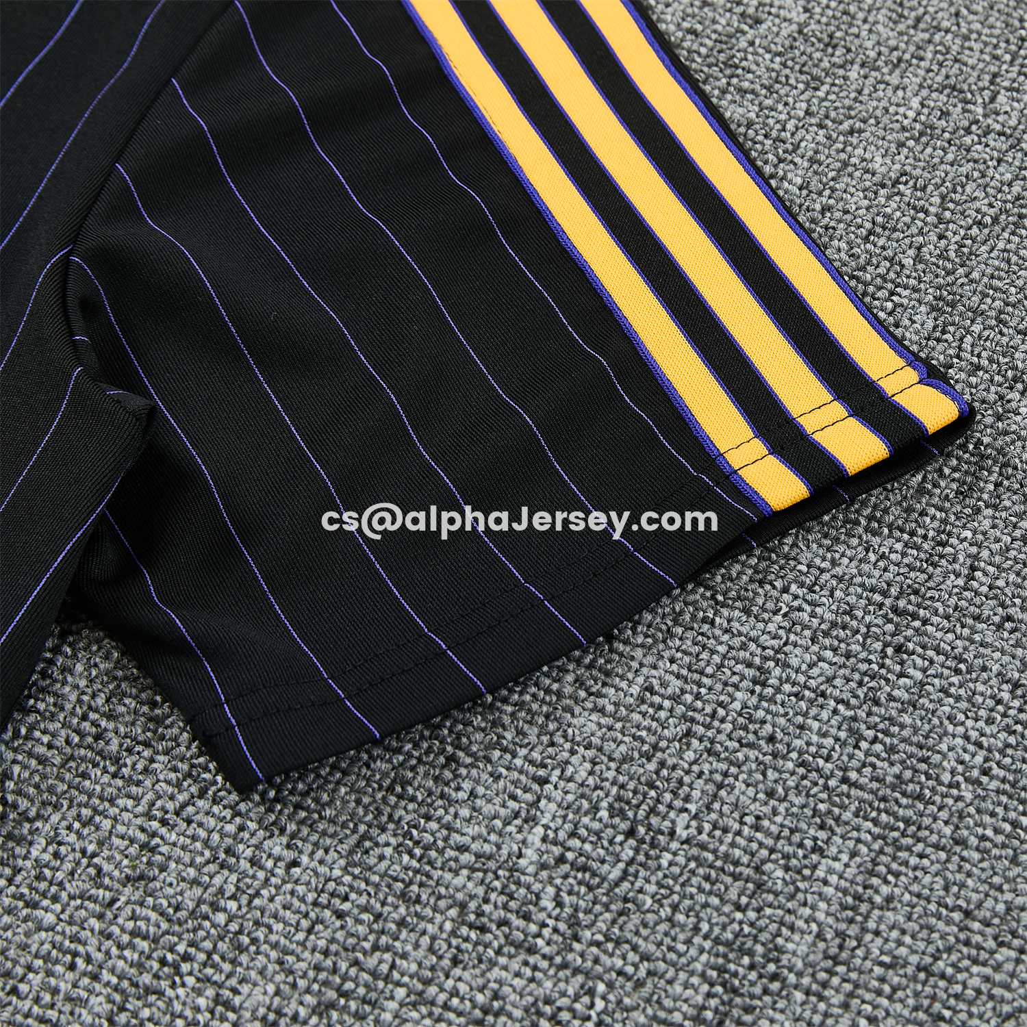 AJ-AlphaJersey-Manchester United 25-26 Retro Style Short-Sleeve Training Set - Black With Yellow Accents Top & Pants
