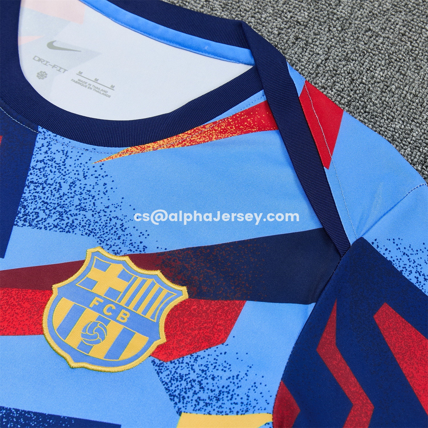 AJ-AlphaJersey-Barcelona 25-26 Short-Sleeve Training Set - Colors Top & Dark Blue With A Small Pink Detail Pants