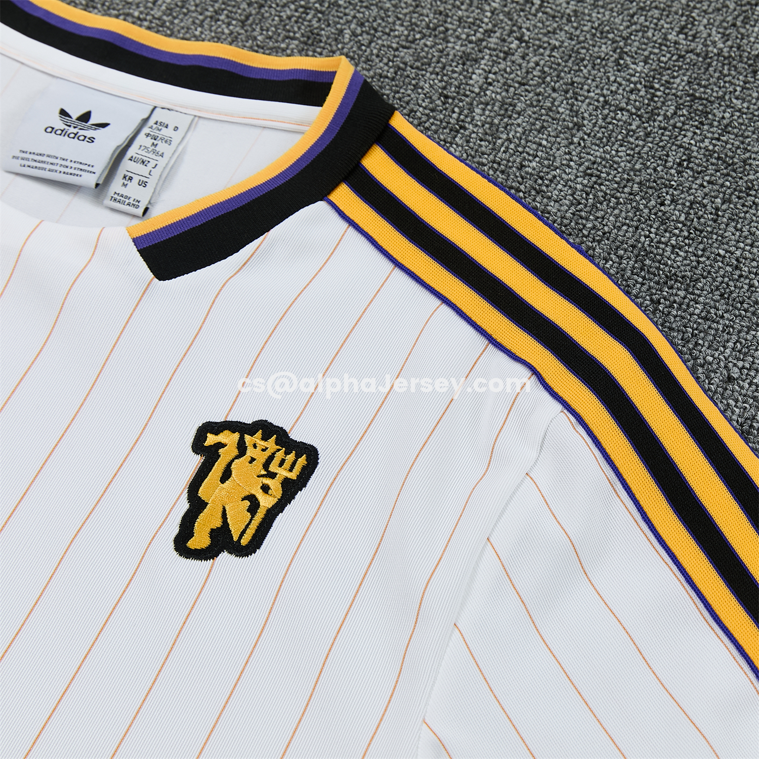 AJ-AlphaJersey-Manchester United 25-26 Retro Style Short-Sleeve Training Set - White With Thin Black Stripes Top & Pants
