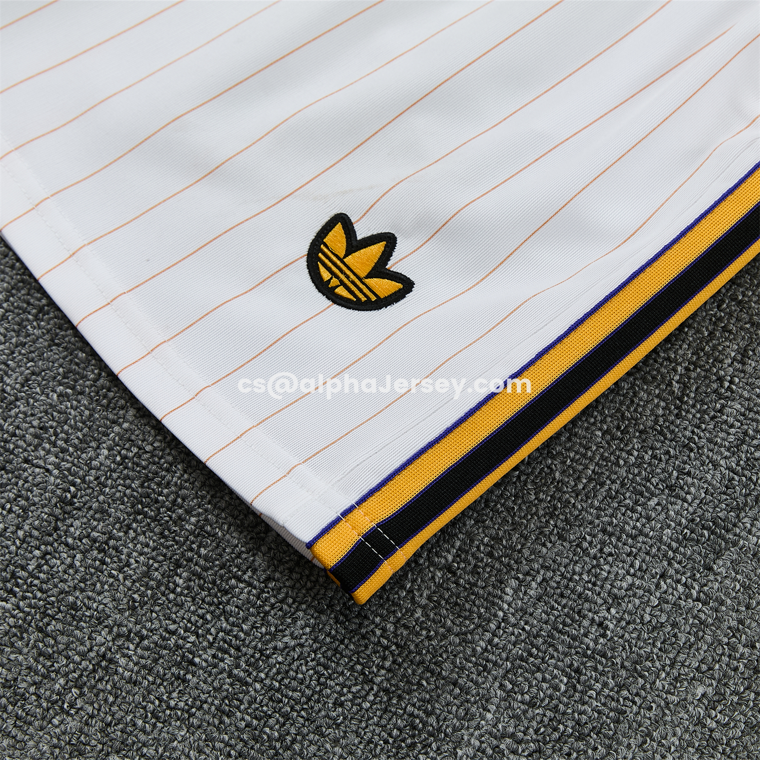 AJ-AlphaJersey-Manchester United 25-26 Retro Style Short-Sleeve Training Set - White With Thin Black Stripes Top & Pants
