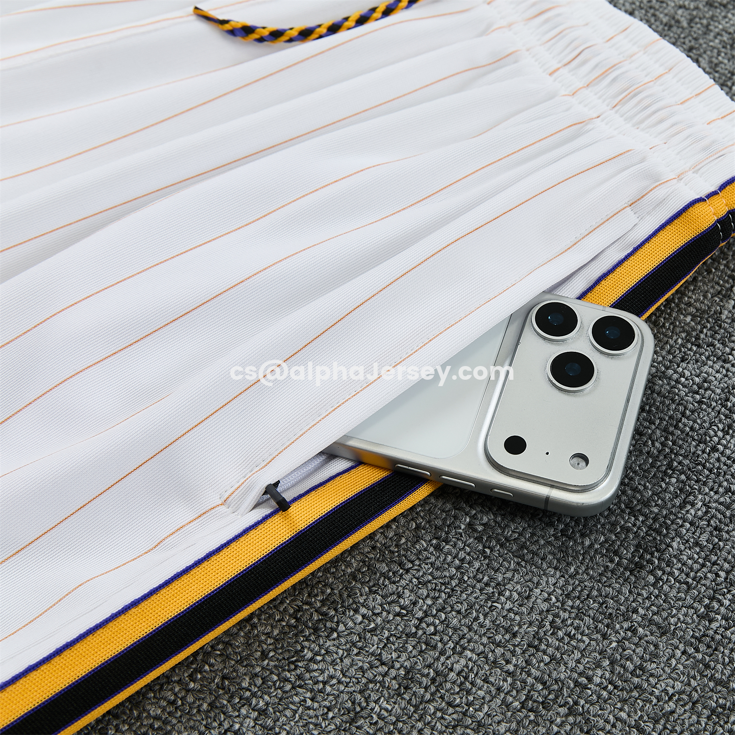 AJ-AlphaJersey-Manchester United 25-26 Retro Style Short-Sleeve Training Set - White With Thin Black Stripes Top & Pants