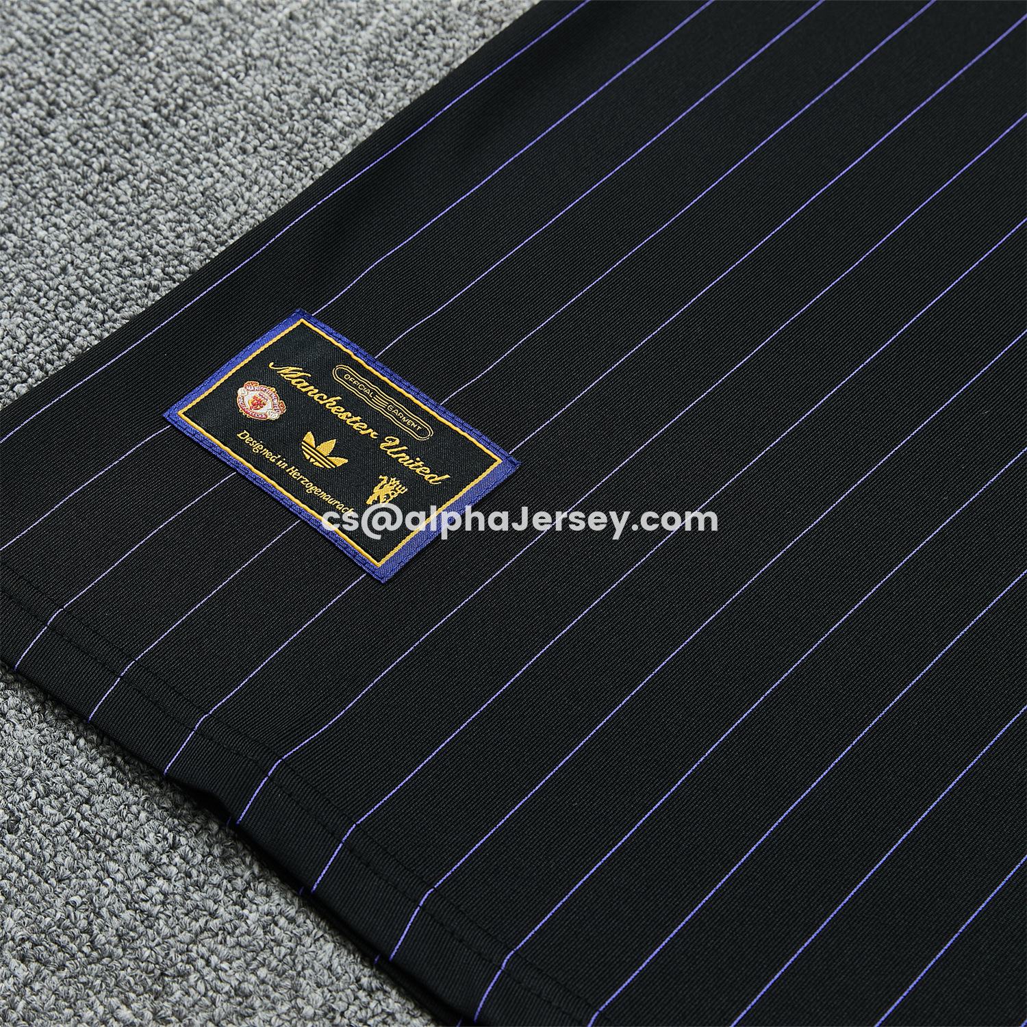 AJ-AlphaJersey-Manchester United 25-26 Retro Style Short-Sleeve Training Set - Black With Yellow Accents Top & Pants